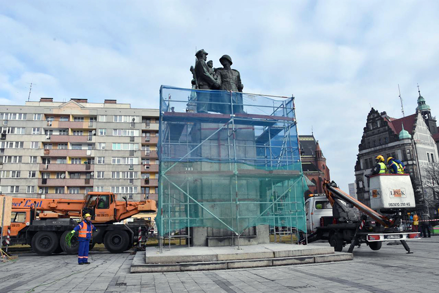 Dismantling of the monument "Two Ivan" Poland