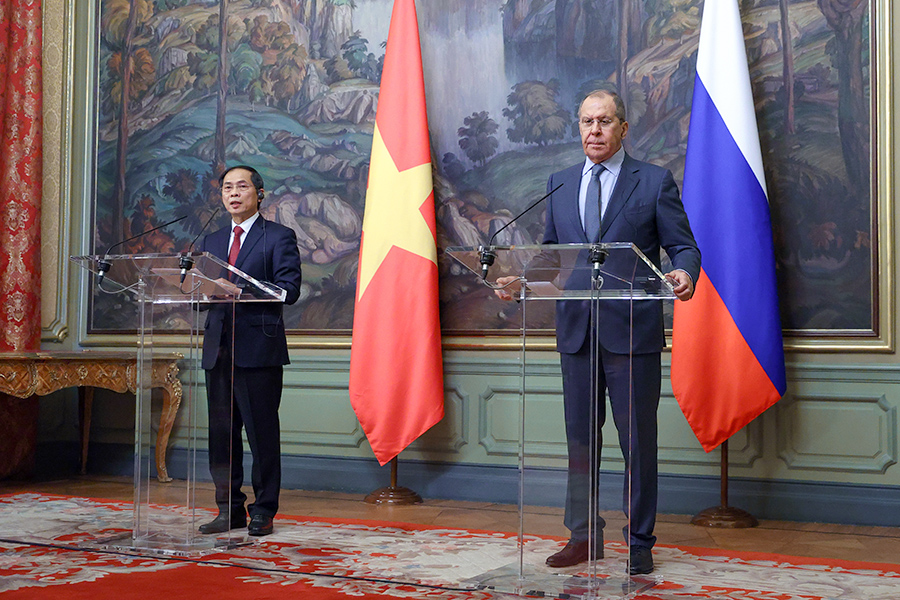 Lavrov & Bui Thanh Son