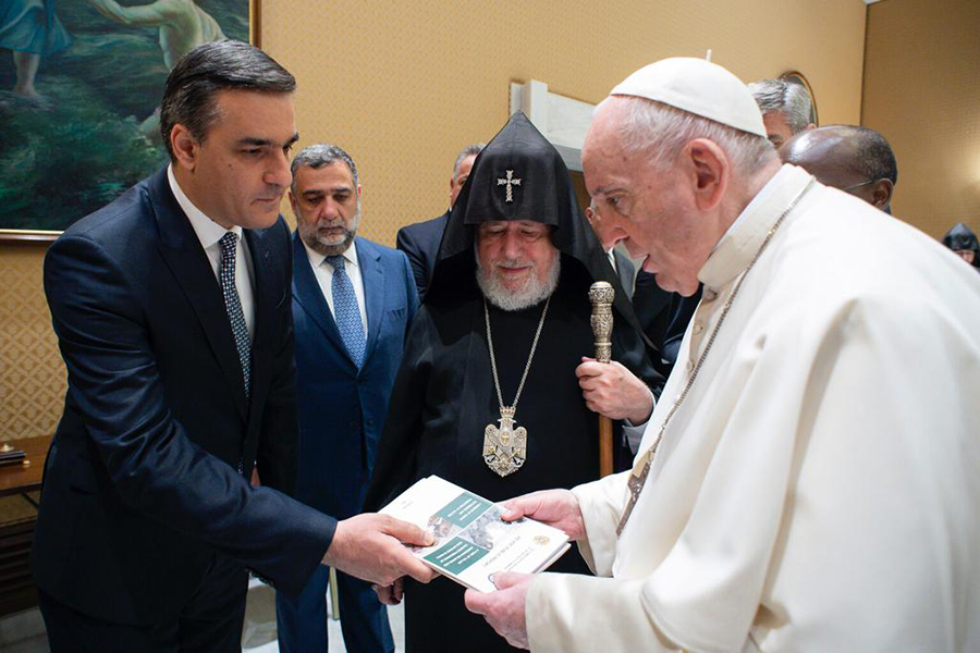 Pope Francis & Arman tatoyan