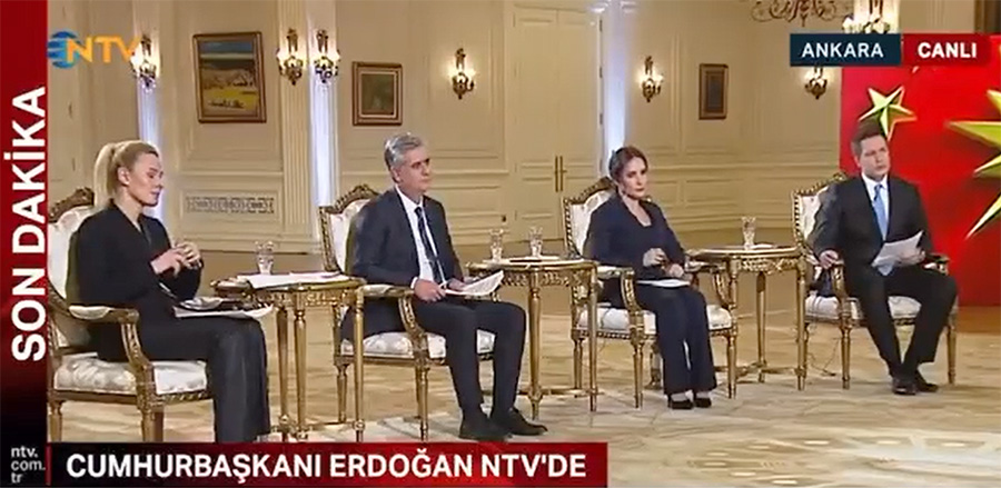 Erdogan with journalists