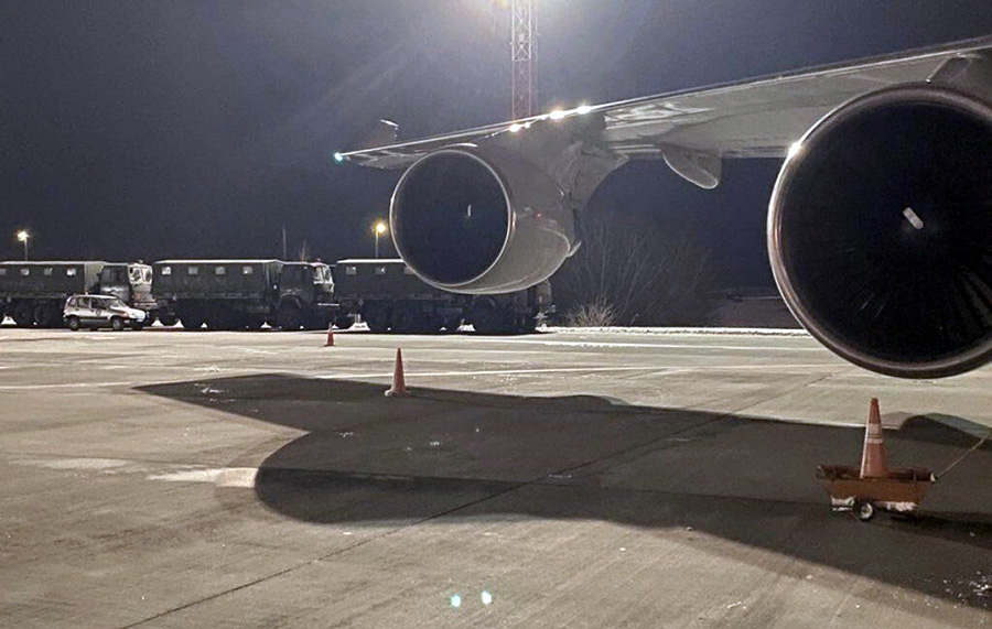 ukraine-us-2 US weaponry arrives in Ukraine