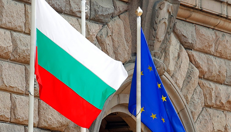 Bulgaria & EU flags