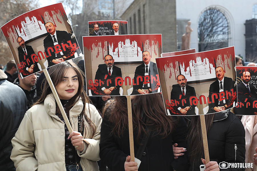 Poster Pashinyan Aliev