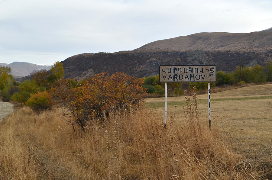 Vardahovit village