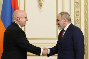 Philip Reeker and Pashinyan in Yerevan meeting