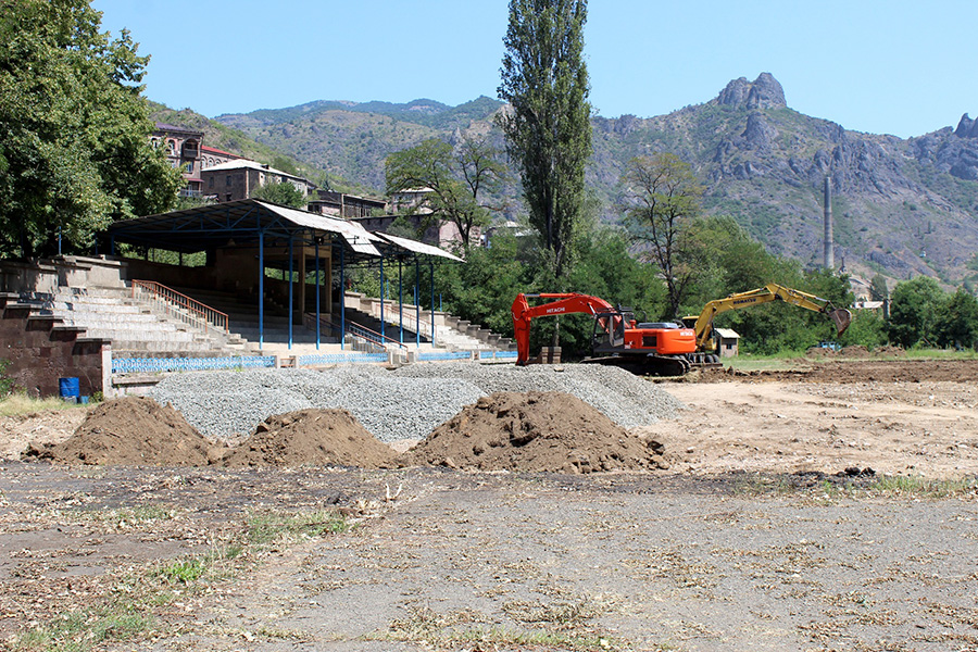 Ալավեռդի քաղաքի մարզադաշտ