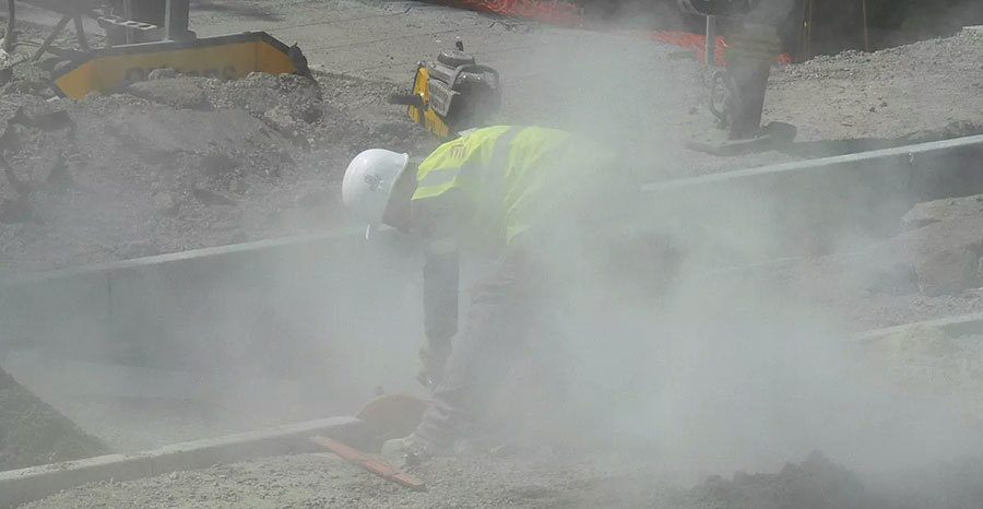 Շինհրապարակը փոշու ամպի մեջ