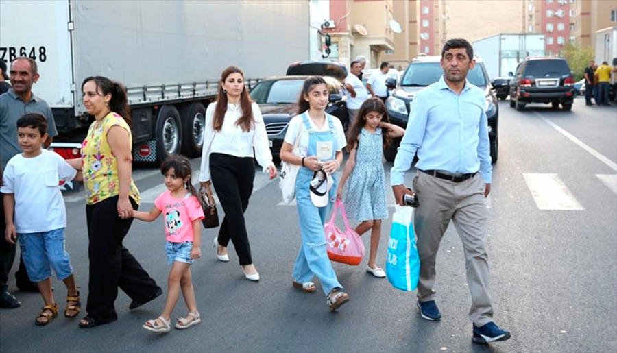 Ֆիզուլի մեկնող ադրբեջանցի ընտանիք