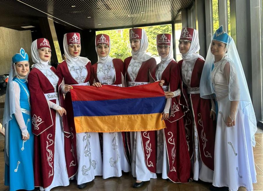 Գյումրու «Գոհարներ» պարային համույթը