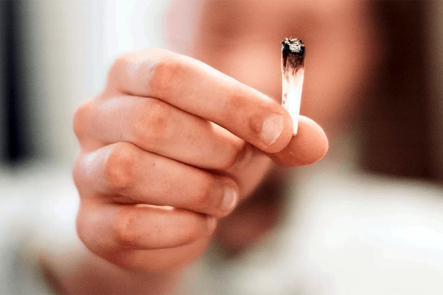 ծխախոտ մարիխուանայով