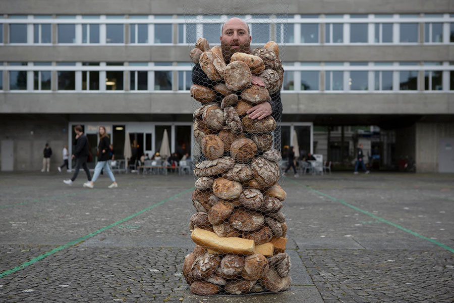 Միշա Բադասյանի՝ «Դադարեցնել շրջափակումը, բացել ճանապարհը» կարգախոսով ինստալացիան