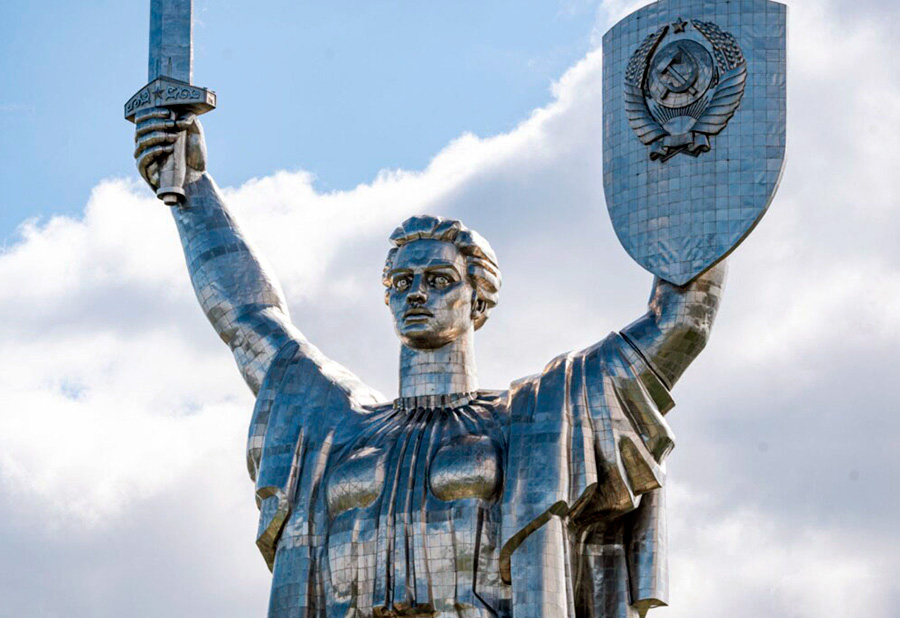 Մայր Ուկրաինա արձանը Կիեւում