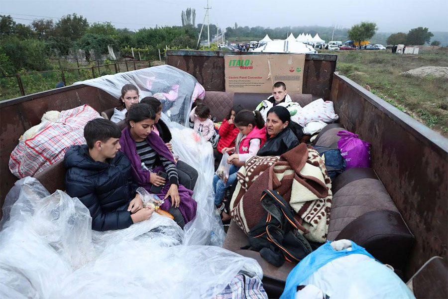 artsakh- ԼՂ-ից տեղահանվածները ՀՀ տեղափոխվելու ճանապարհին