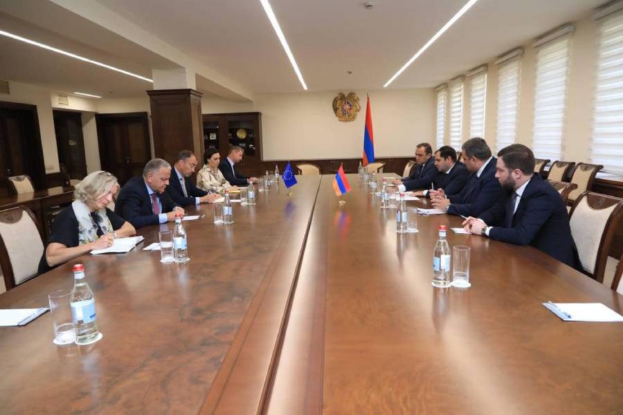ՀՀ պաշտպանության նախարար Սուրեն Պապիկյանը հանդիպմանը