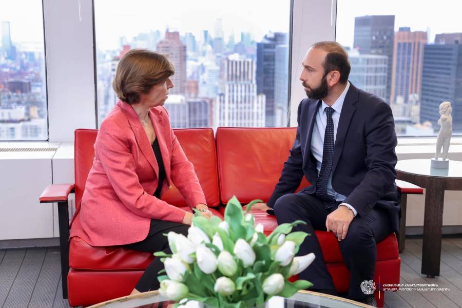 Արարատ Միրզոյան և Կատրին Կոլոննա