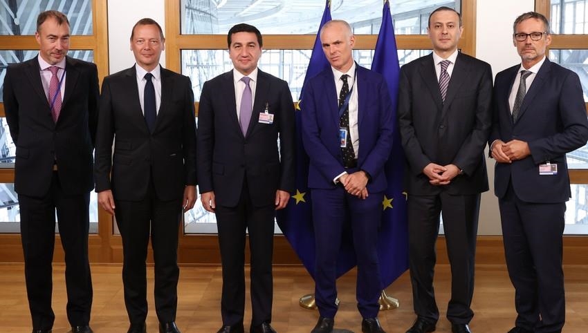 Բրյուսելում հանդիպել են Արմեն Գրիգորյանն ու Հիքմեթ Հաջիեւը