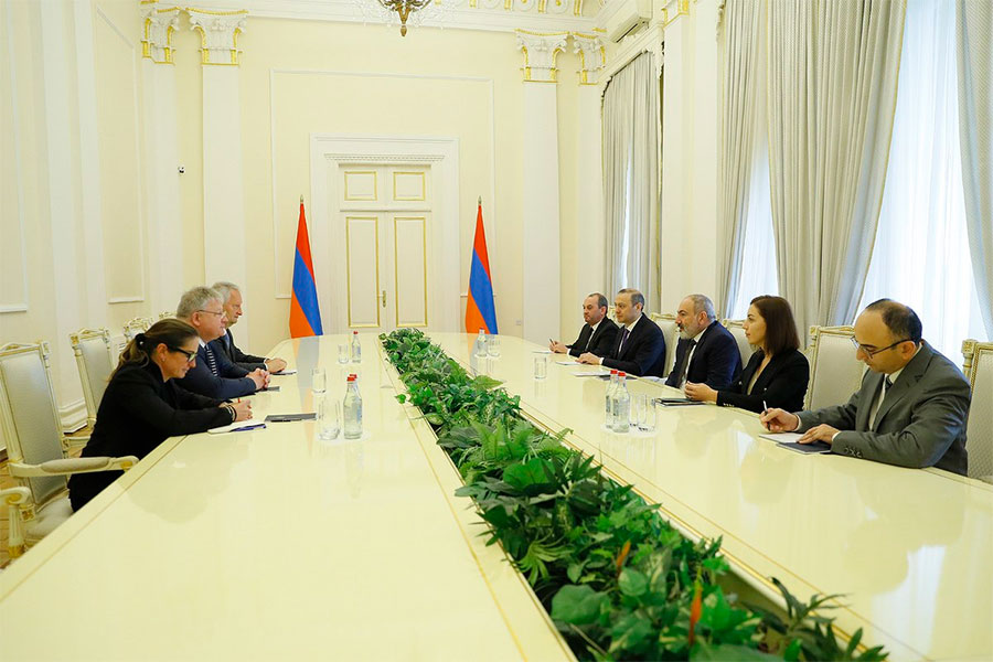 Գերմանիայի Դաշնային Հանրապետության արտաքին հետախուզության ծառայության նախագահ Բրունո Կալին Երեւանում