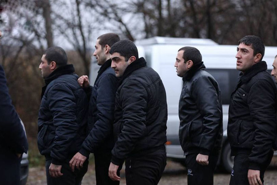 Գերությունից վերադարձած տղաներից մի քանիսի լուսանկարը` Գագիկ Համբարյանի էջից