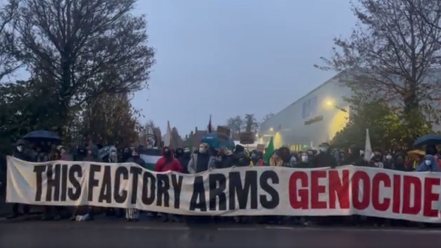 factor-arms Բողոքի ցույց Մեծ Բրիտանիայում զենքի գործարանի դիմաց