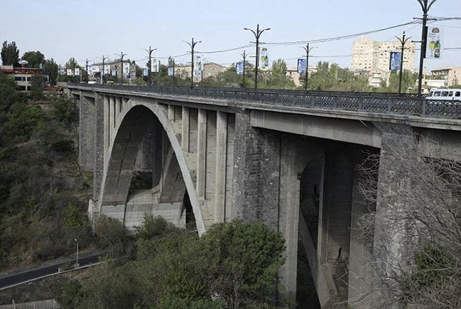 Երեւանի Կիեւյան կամուրջը