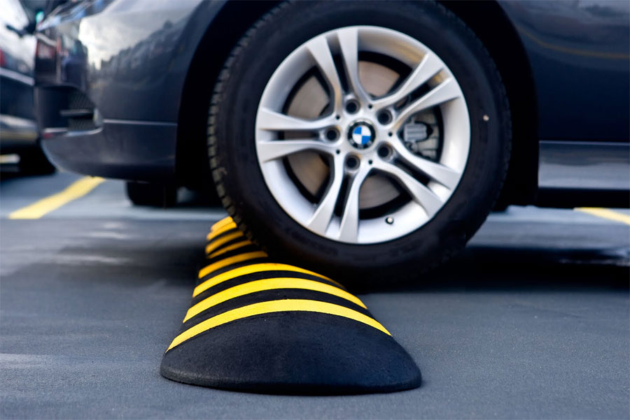 «speed bumps» կամ «պառկած ոստիկան»