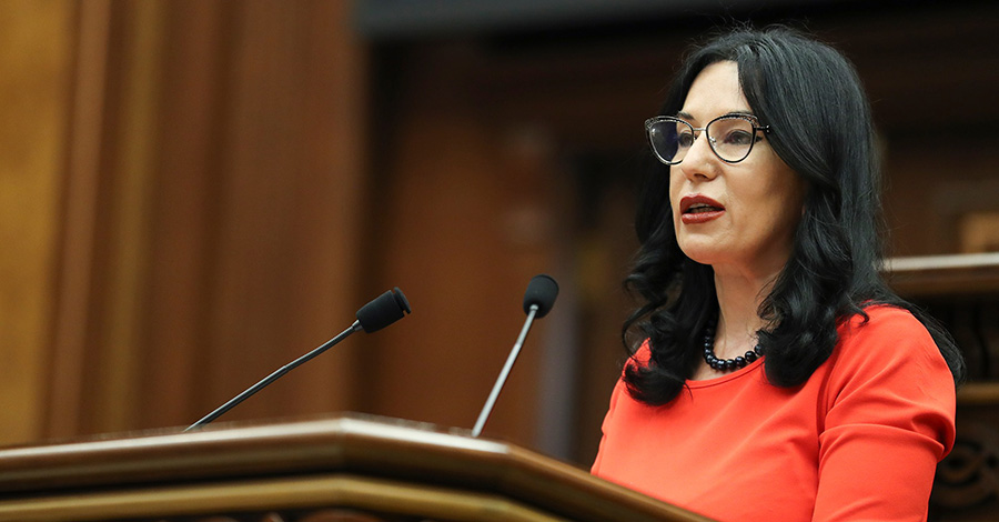 Նաիրա Զոհրաբյան