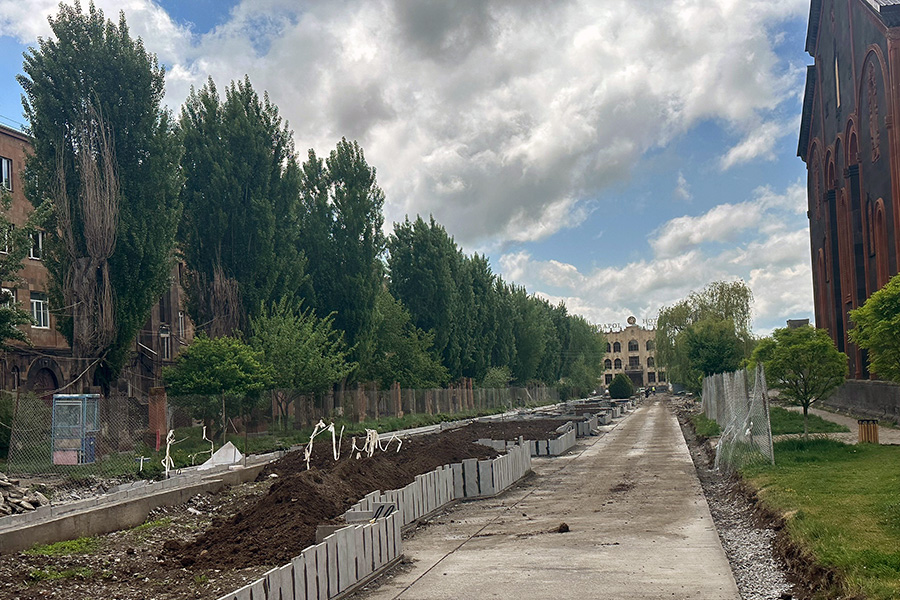 gyumri-trees այգի