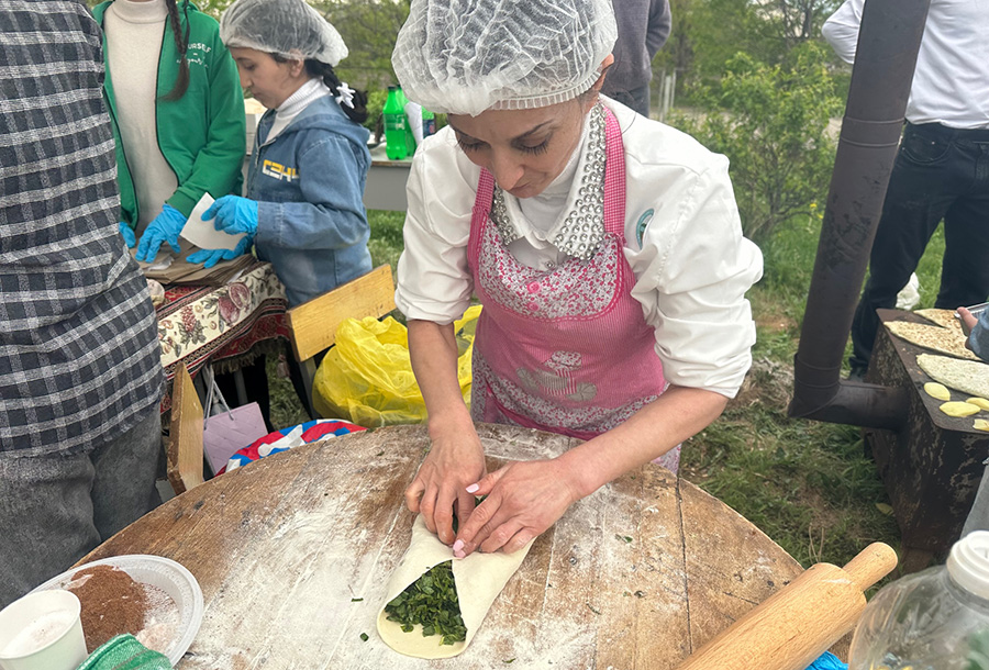 Ելենա Ազիզյան