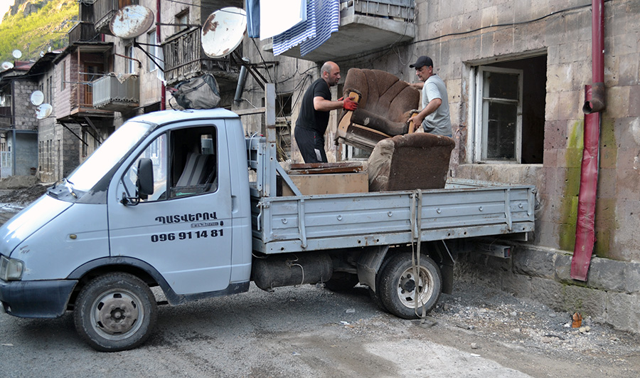 գույքը տանում են թափելու