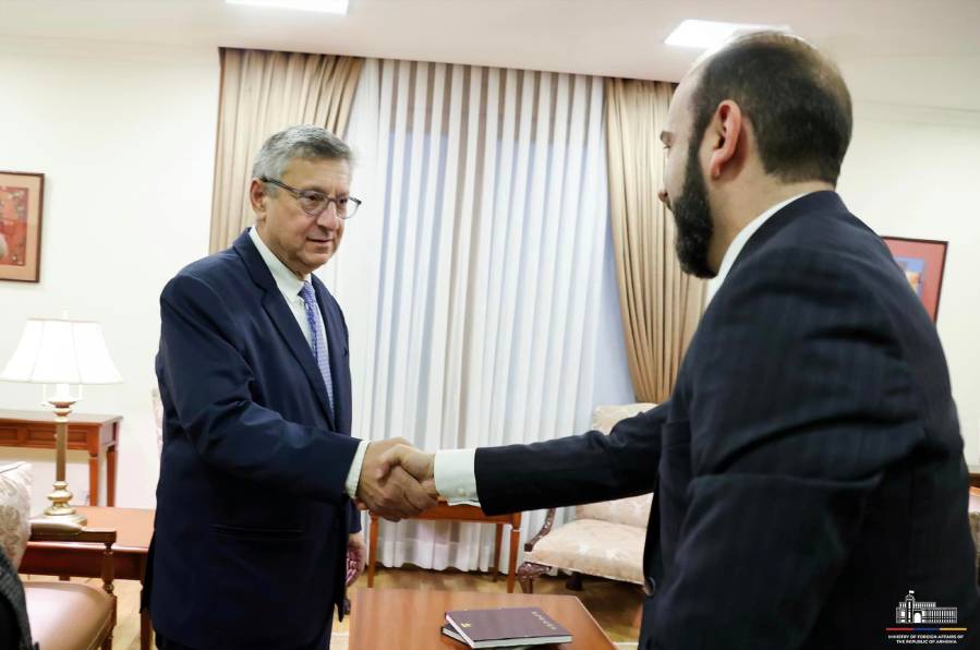 Հայաստանի ԱԳ նախարար Արարատ Միրզոյանը ընդունում է Ամերիկայի հայկական համագումարի ղեկավար կազմին: