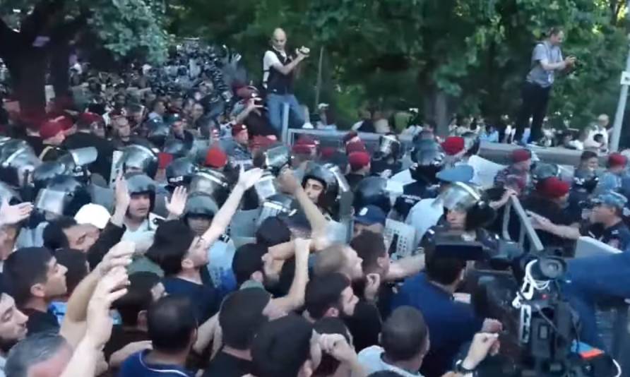 Բախումներ Բաղրամյան պողոտայում