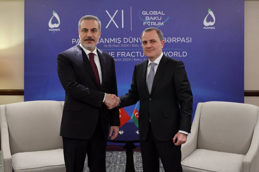 Թուրքիայի ԱԳ նախարար Հաքան Ֆիդան եւ Ադրբեջանի ԱԳ նախարար Ջեյհուն Բայրամով