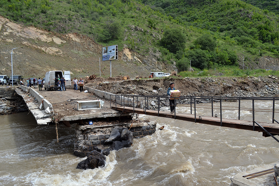 Սանահինի կամուրջ