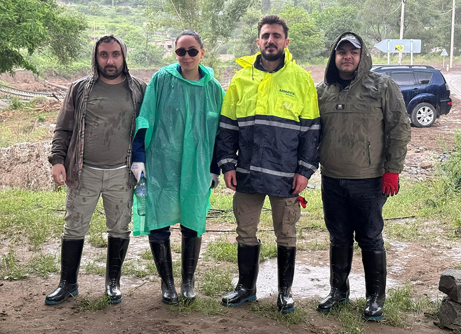 կամավորներ