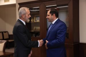 Հայաստանի պաշտպանության նախարար Սուրեն Պապիկյան եւ Հայաստանում Սլովակիայի արտակարգ եւ լիազոր դեսպան Միրոսլավ Հացեկի