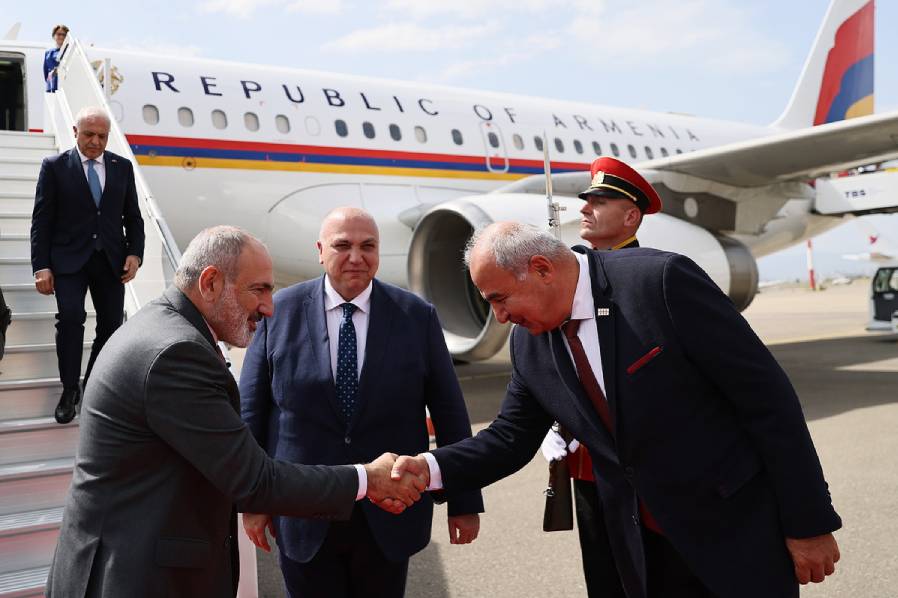 Հայաստանի վարչապետ Նիկոլ Փաշինյանը եւ եւ ենթակառուցվածքների նախարար Իրակլի Կարսելաձեն