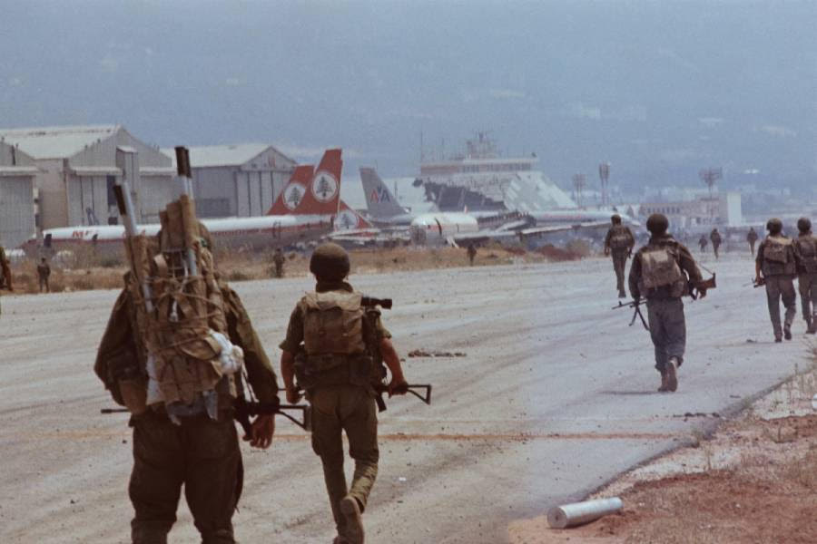 Իսրայելցի զինվորները Բեյրութի օդանավակայանում. 1982