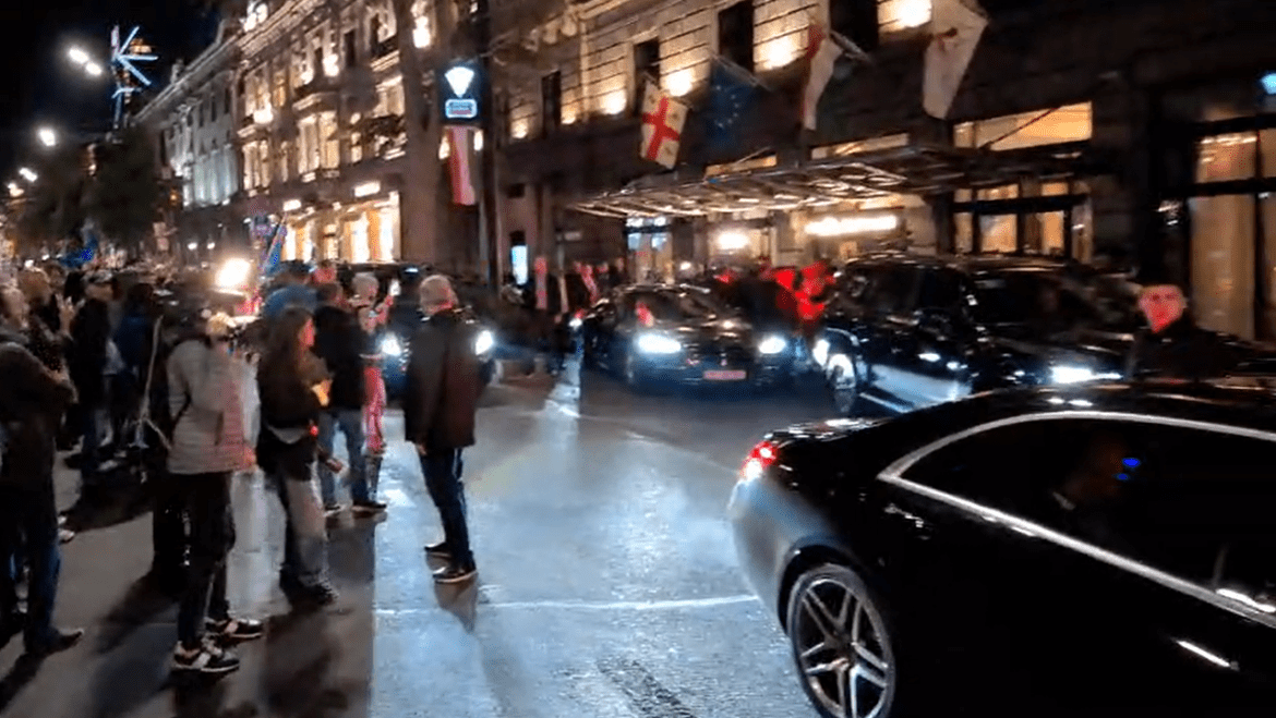 Օրբանի ավտոշարասյունը Թբիլիսիում