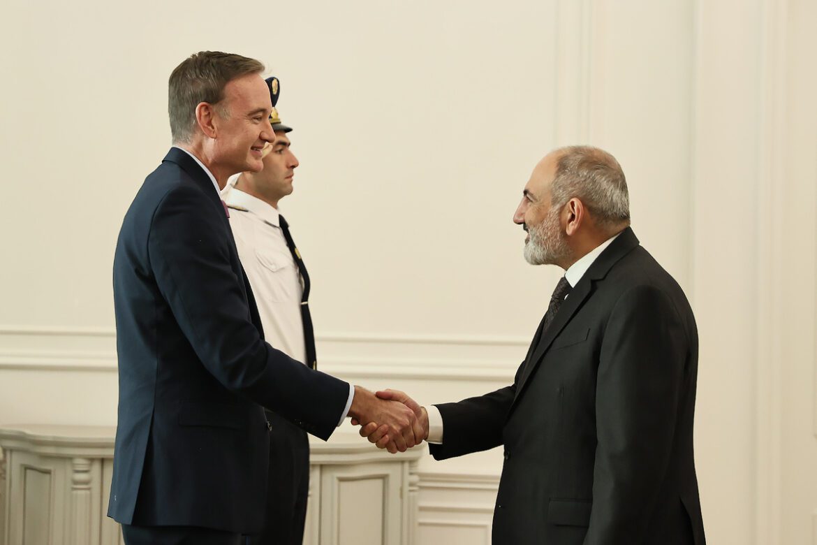 pashinyan-carpenter Հայաստանի վարչապետ Նիկոլ Փաշինյանն ընդունել է ԱՄՆ նախագահի հատուկ օգնական, Ազգային անվտանգության խորհրդի՝ Եվրոպայի հարցով գլխավոր տնօրեն Մայքլ Քարփենթերին