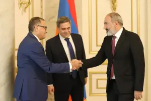 ՆԻկոլ Փաշինյան և Ալեքսանդր Պետրակով