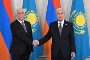 ՀՀ նախագահ Վհագն Խաճատուրյանը եւ Ղազախստանի նախագահ Կասիմ Ժոմարտ Տոկաեւ