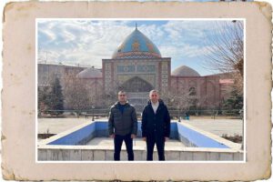 Թաիր Միրկիշիլին եւ Սոլթան Մամեդովը Կապույտ մզկիթի դիմաց
