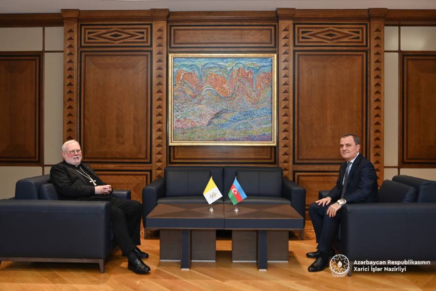 Ադրբեջանի արտգործնախարար Ջեյհուն Բայրամով եւ Սուրբ Աթոռի պետությունների եւ միջազգային կազմակերպությունների հետ հարաբերությունների քարտուղար, արքեպիսկոպոս Փոլ Ռիչարդ Գալահեր