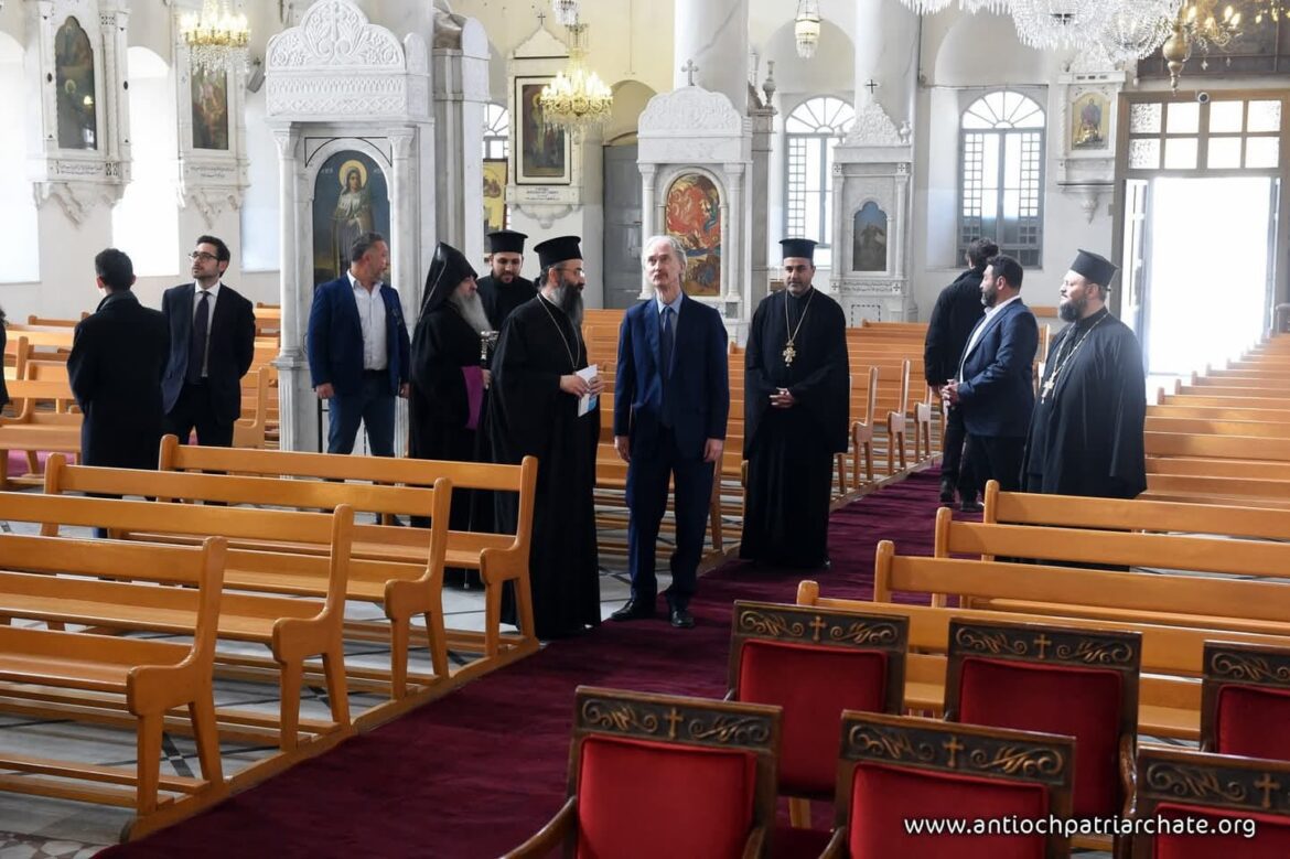 Բերիոյ Հայոց Թեմի առաջնորդ արքեպիսկոպոս Մակար Աշգարյանը