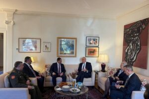 ՀՀ պաշտպանության նախարար Սուրեն Պապիկյան եւ Հունաստանի ազգային պաշտպանության նախարար Նիկոլաս Դենիդիս